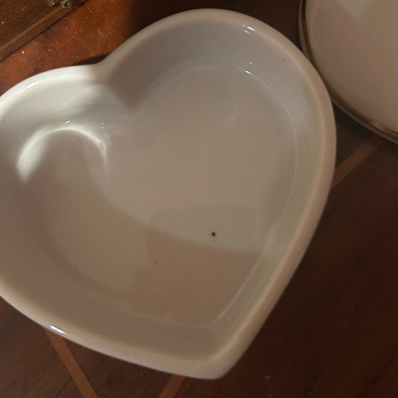 Vintage Porcelain Heart Shaped Trinket Jewelry Box Of Lady - Picture 2 of 4